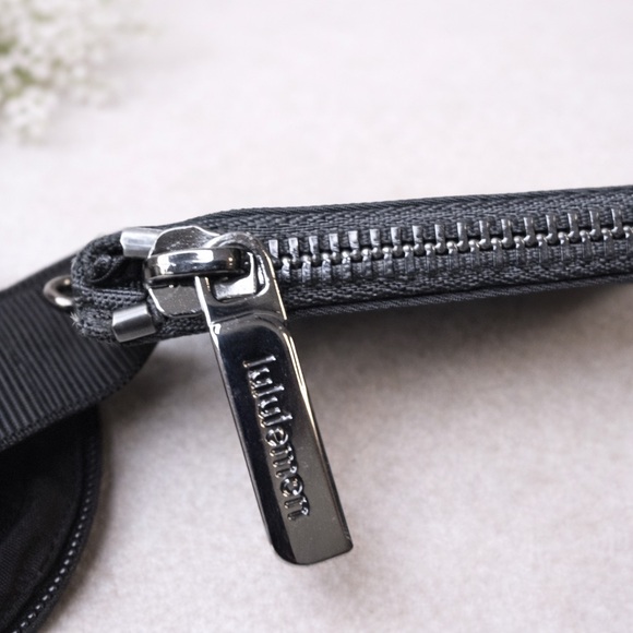 Lululemon Black Dual Pouch Wristlet - Picture 4 of 4